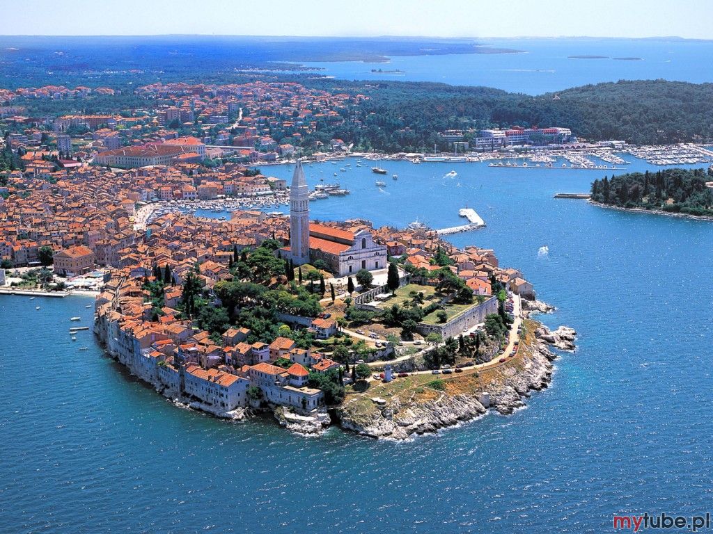 Rovinj, położone w Chorwacji na słonecznym półwyspie Istria urokliwe miasteczko portowe, jest jednym z najbardziej znanych kurortów wczasowych w tym regionie. Romantyczne krajobrazy, lazurowe i krystalicznie czyste lustro Morza Adriatyckiego, w...