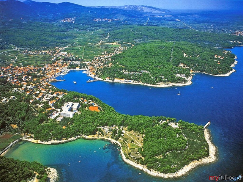 Jelsa (Wyspa Hvar) jest perełką pośród malowniczych, dalmatyńskich miejscowości. Wyspa Hvar uznawana jest za jedną z najpiękniejszych wysp w całej Chorwacji. Często określa się ją mianem „chorwackiej Madery”. Niewątpliwie uroku dodaje...