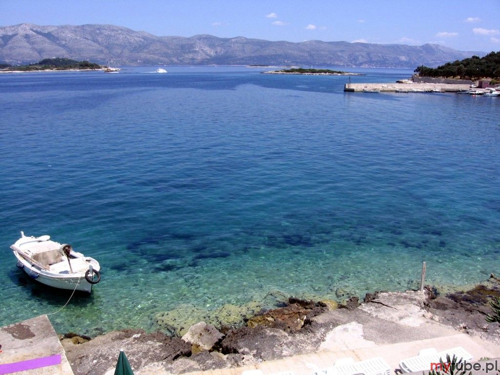 Lumbarda to mała gmina położona na chorwackiej wyspie Korcula (Korčula). Znajduje się ona w malowniczym miejscu, pomiędzy oliwnymi drzewkami, winoroślami i lasami sosnowymi, nad brzegiem morza. Można rzec, że Lumbarda to kolebka chorwackiej...