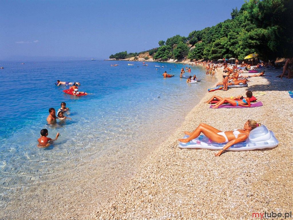 Podgora to turystyczne miasteczko i port na Riwierze Makarskiej. Miejscowość bardzo dobrze rozwinięta pod względem turystycznym, z licznymi usługowo- hotelowymi obiektami, dla turystów, którzy lubią bardziej domową atmosferę polecamy...