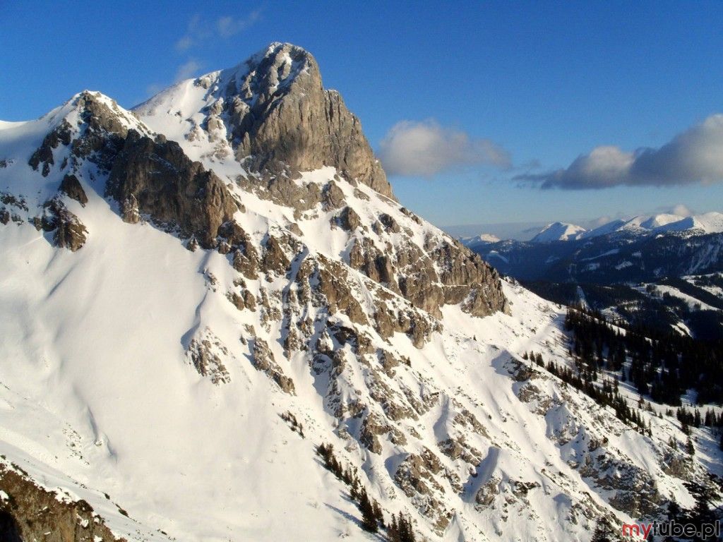 Admont to austriackie miasto o populacji ponad 2. tysiące mieszkańców położone w Styrii, w Alpach Wapiennych znanych także pod nazwą 